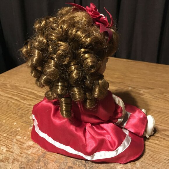 COLLECTORS CHOICE SERIES BY DANDEE PORCELAIN MUSICAL DOLL - Picture 9 of 10